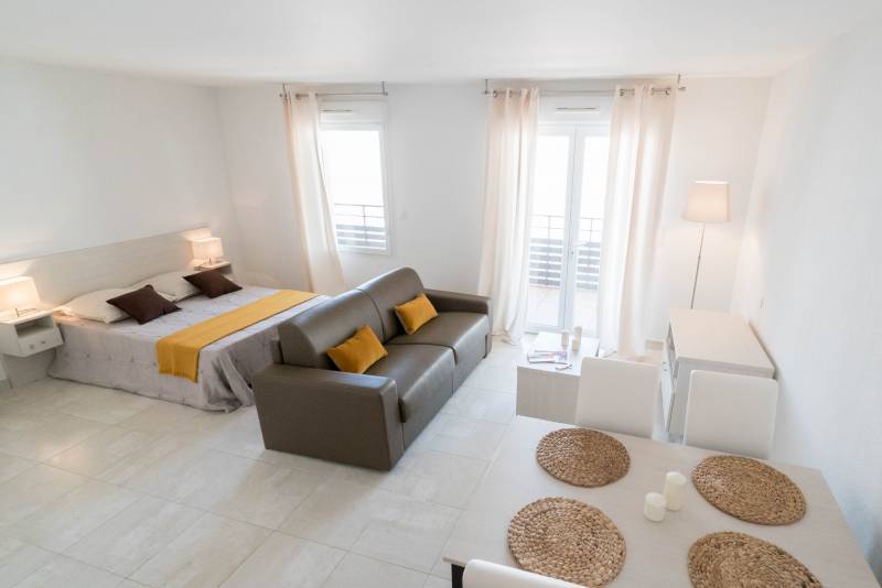 L'excellence des résidences seniors privées : confort, sécurité et atmosphère familiale entre Nîmes et Montpellier